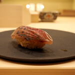 鮨かみなり - 徳島 鯵（握り）（追加）