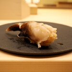 鮨かみなり - 大阪湾 鳥貝（握り）