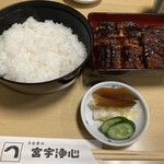 宮宇 - ご飯は【大盛】じゃないけど多めです。いつもなら【少なめ】にするのですが、結果美味しかったので完食