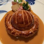 アピシウス - メインの鶏とフォアグラのパイ包み