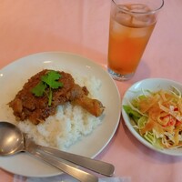 シェフス - シェフスカレー 1200円税込 (サラダ付き)