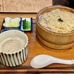 炭火焼濃厚中華そば 威風堂道 - つけ汁の蓋オープン