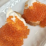 バル マルシェ コダマ エキュート品川店 - いくら醤油漬けクラッカー(！)