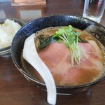 もつ煮と煮干しそば（中華そば）真也食堂 - 煮干しそば+小ライス