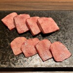 焼肉ホルモン 新井屋 にかい - タン2種