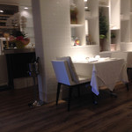 リストランテ サクラ - 2014/07/☆  白を基調とした店内！