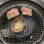 牛刺しと焼肉 仔虎 - 
