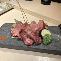 牛刺しと焼肉 仔虎 クリスロード店 - 