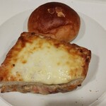ビストロ ア ラ ドゥマンド - クリームパンとクロックムッシュ