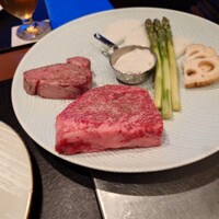 鉄板焼 さがみ - 奥：フィレ120g　手前：サーロイン150g✕2