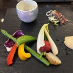 Hishino Onsen Yakushikan - 義式生菜沙拉搭配胡麻豆腐與螢火魷魚卡爾帕喬