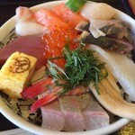 マルトモ水産 鮮魚市場 - 海鮮丼１３００円