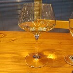 アル・ケッチァーノ  - 白ワイン　1品目と2品目はこれで。酸味が強く、とてもよく合いました。