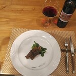 アル・ケッチァーノ  - 山形牛のサーロイン　上のソースはばっけみそ(ふきのとうと味噌を混ぜたもの)。付け合わせはたぶん雪菜だと思います。甘味が強かったので。