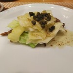 アル・ケッチァーノ  - カスベのムニエル　カスベはヒレの辺りを使用。脂が多いのでキャベツに合いますね。キャベツも甘味が強かったです。