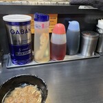 えどもんど - 卓上の調味料は豊富です