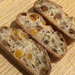 ブーランジェリー コロン - アプリコットのカンパーニュ（カット）