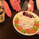 STELLAR WORKS Restaurant & Bar - メッセージにバラのイラスト、そしてマカロンの心尽くし。ありがとうございます。