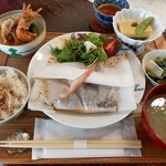 坂の上にあるカフェ - 