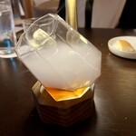 STELLAR WORKS Restaurant & Bar - オリジナルカクテルのステラ。宇宙の広がりを表現したものだそう。グラスの中で揺らぐ白い霧が幻想的