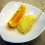 鮨いづ - 「ちらし弁当」デザートのフルーツ