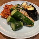 焼肉 静龍苑 - キムチ盛り合わせは必須！