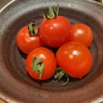 焼肉 静龍苑 - ジモン盛りについてくるお口直しのトマト
