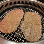 焼肉 静龍苑 - サーロインのサイズ感素晴らしい