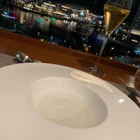 イリエスケープ - フグの澄ました冷たいスープと白子のマスカルポーネクリーム