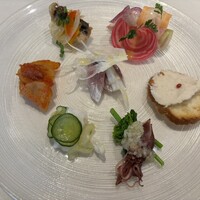 リストランテ ラ ソリア - 華やかでひとつひとつ丁寧に作られた前菜プレート