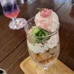 ZakkaCafe Rose House - さくらパフェ＆夜桜ソーダ
