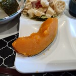 カフェ 華 - ◯かぼちゃの煮物
モーニングで煮物があるのは、ありがたい♪

フォークで切ったらスッと切れる柔らかさで
軽く甘味のある醤油出汁感で美味しい