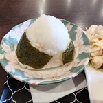 カフェ 華 - ◯おにぎり
少し大きめなおにぎりとなり
僕的には、丁度良い塩加減

外には味付け海苔が巻かれていて