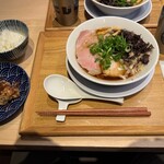 ダシと麺 くじら - 