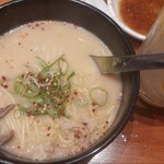 炭火ホルモン結 - 締めはやっぱりホルモンラーメン