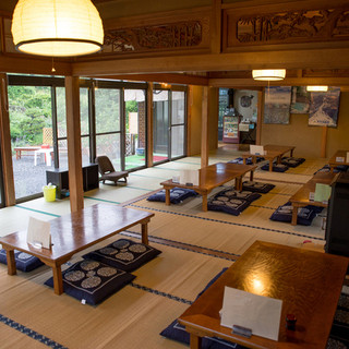 広々とした店内