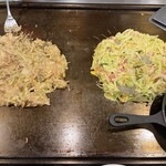 風の街 - 料理写真:左：もんじゃ、右：お好み焼き