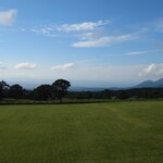 大山まきば みるくの里 - メイン棟の前の広場。