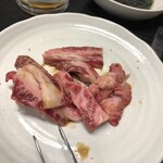 焼肉・弘子 - 牛カルビ¥700/1人前