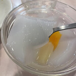 鴻運 - サービスで出てきた杏仁豆腐