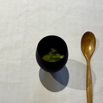 モトイ - 次に登場した「キウイとアニゼトワレのヴェリーヌ」は八角香るパンナコッタとキウイの爽やかさが意外なほど好相性。