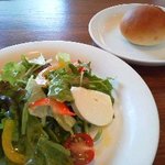 Kikkarina - サラダとパン