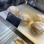 パン工房マウンテン - 冷蔵庫内のシュークリームみたいなデニッシュ