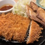 松のや 下赤塚店 - ムートート（豚の唐揚げ）に付け合わせのソース、ロースかつ