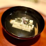 銀座 しのはら - ❷椀物筍．ぜんまい、湯葉を干瓢で結んだ大原木