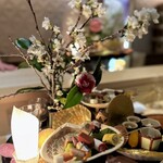 銀座 しのはら - ❼八寸
      ①花見串〜ウド、唐墨、さより黄身鮨、黄檗豆腐コンテチーズ、煮帆立錦糸巻き
      ②花見串〜北寄貝、赤コンニャク、蛸柔らか煮、煮鮑、ほたるいか藁焼き、菜の花天豆、庄内麩蒲焼、もずく酢、クマエビ