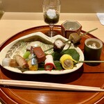 銀座 しのはら - ②花見串〜北寄貝、赤コンニャク、蛸柔らか煮、煮鮑、ほたるいか藁焼き、菜の花天豆、庄内麩蒲焼、もずく酢、クマエビ、大徳寺麩胡瓜、クラゲの白和え、蕨、イカの酢味噌和え