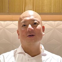 銀座 しのはら - ご主人の篠原武将さん。ミシュラン二つ星、食べログゴールド超予約困難店ながら親しみ易い雰囲気を醸し出している