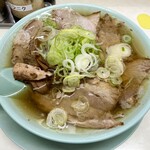 新橋ニューともちん - 中華そば(全景)