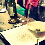 BAR E - 立ち飲みゾーン。